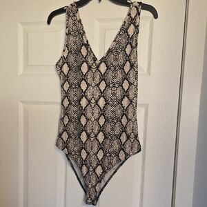 Gianni Bini Black and Cream Patterned Juniors Bodysuit